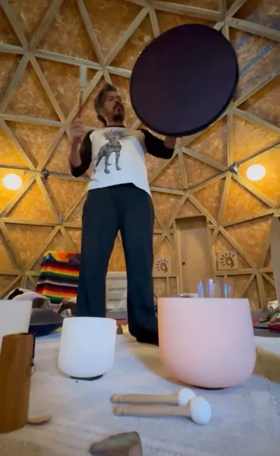Alfonso Silva Ramírez “Choncho” es un destacado sonoterapeuta chileno